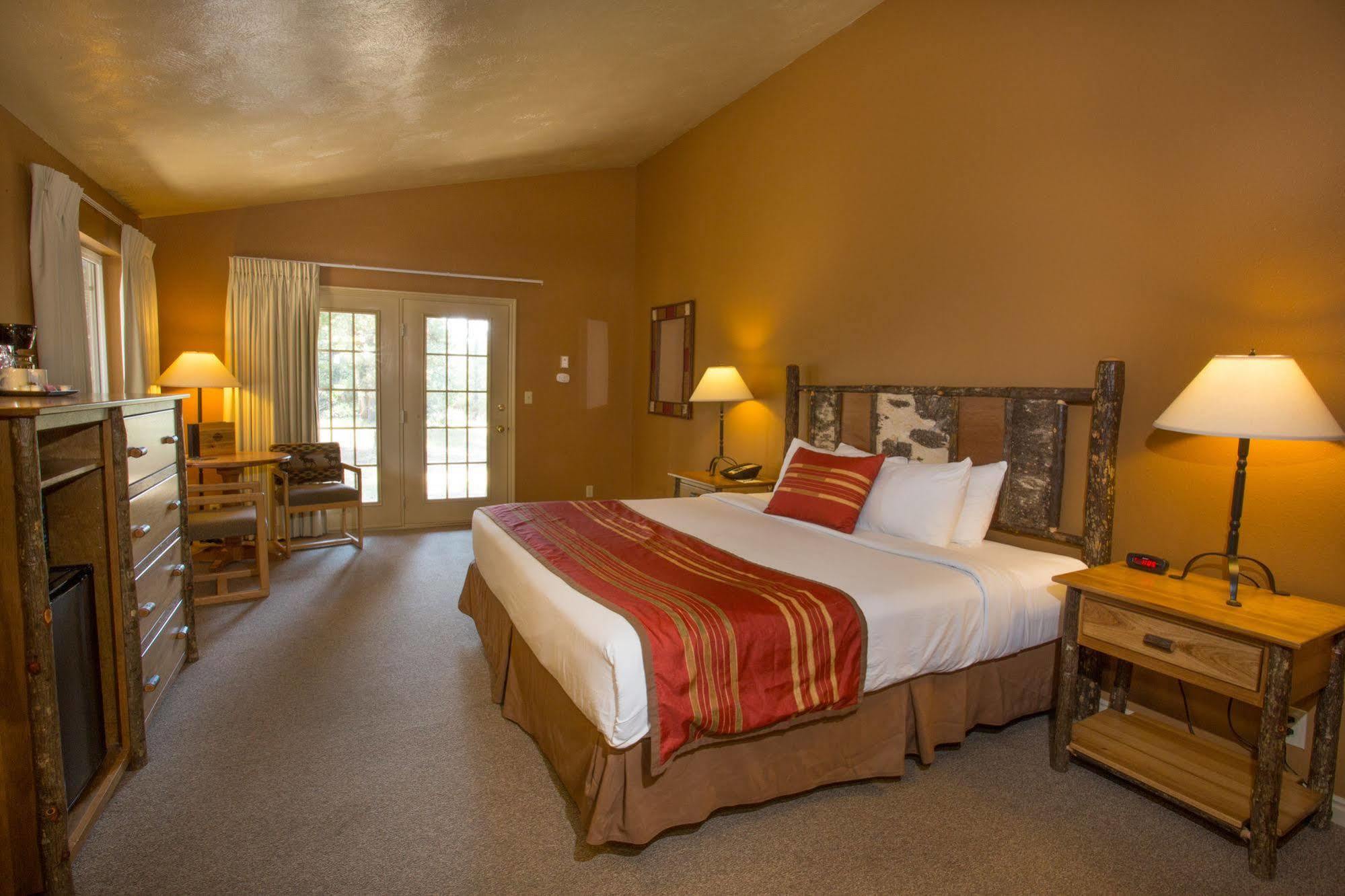 Headwaters Lodge & Cabins At Flagg Ranch Моран Экстерьер фото